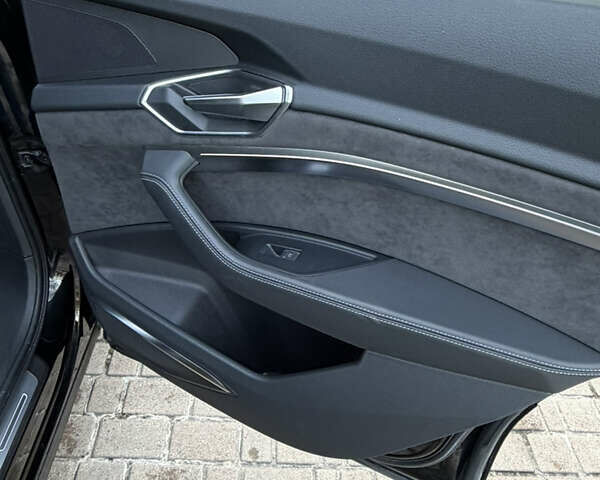 Черный Ауди E-Tron, объемом двигателя 0 л и пробегом 71 тыс. км за 38470 $, фото 29 на Automoto.ua