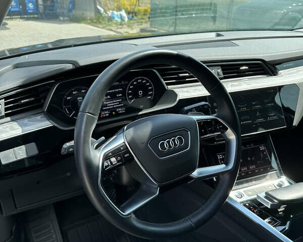 Черный Ауди E-Tron, объемом двигателя 0 л и пробегом 33 тыс. км за 37000 $, фото 10 на Automoto.ua