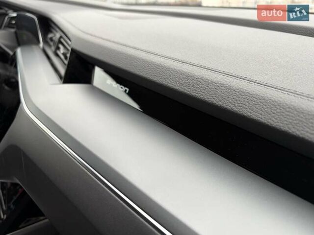 Чорний Ауді E-Tron, об'ємом двигуна 0 л та пробігом 99 тис. км за 29000 $, фото 37 на Automoto.ua