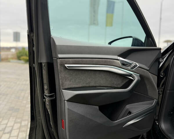 Чорний Ауді E-Tron, об'ємом двигуна 0 л та пробігом 65 тис. км за 41500 $, фото 9 на Automoto.ua