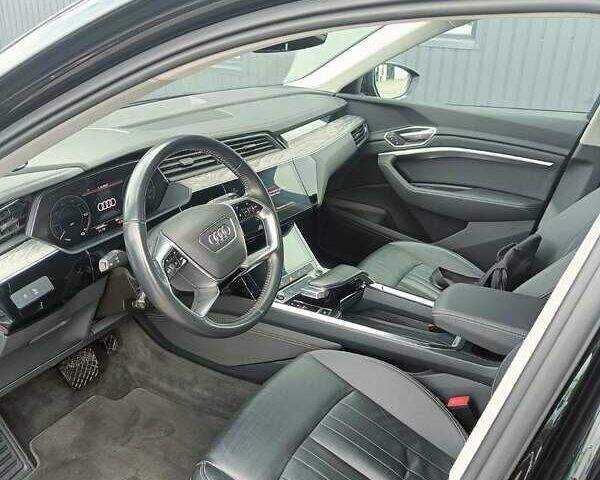Чорний Ауді E-Tron, об'ємом двигуна 0 л та пробігом 147 тис. км за 29999 $, фото 13 на Automoto.ua