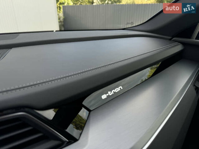 Черный Ауди E-Tron, объемом двигателя 0 л и пробегом 73 тыс. км за 44300 $, фото 42 на Automoto.ua