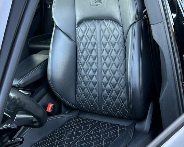 Чорний Ауді E-Tron, об'ємом двигуна 0 л та пробігом 95 тис. км за 36599 $, фото 49 на Automoto.ua