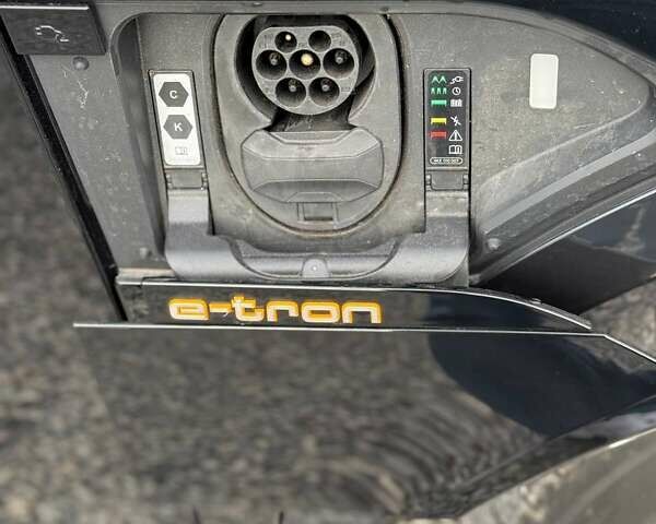 Чорний Ауді E-Tron, об'ємом двигуна 0 л та пробігом 34 тис. км за 28999 $, фото 30 на Automoto.ua