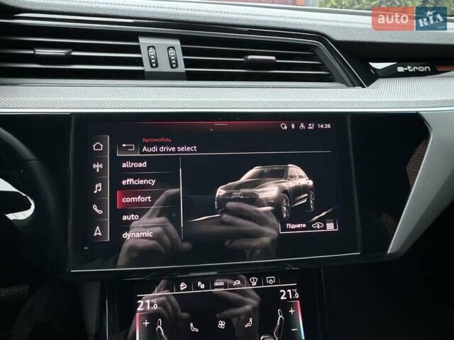 Чорний Ауді E-Tron, об'ємом двигуна 0 л та пробігом 58 тис. км за 42999 $, фото 65 на Automoto.ua