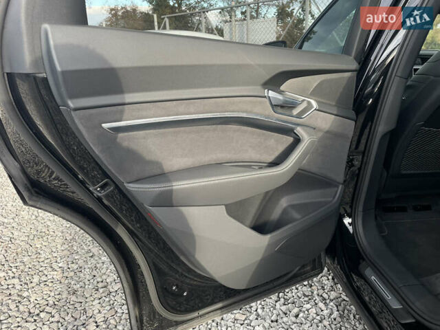 Чорний Ауді E-Tron, об'ємом двигуна 0 л та пробігом 70 тис. км за 39999 $, фото 65 на Automoto.ua