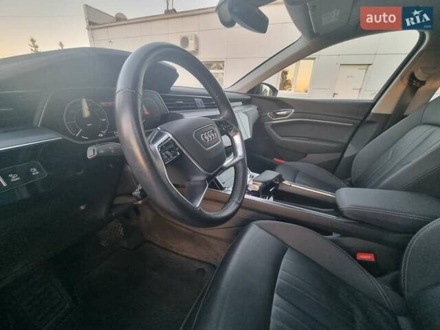 Черный Ауди E-Tron, объемом двигателя 0 л и пробегом 70 тыс. км за 32500 $, фото 20 на Automoto.ua