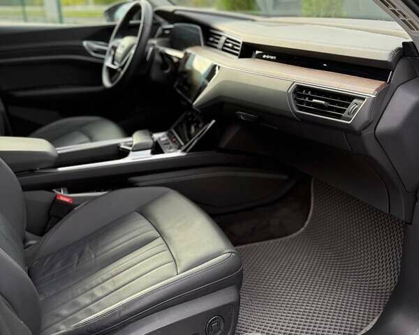 Чорний Ауді E-Tron, об'ємом двигуна 0 л та пробігом 34 тис. км за 28999 $, фото 20 на Automoto.ua