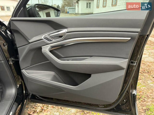 Чорний Ауді E-Tron, об'ємом двигуна 0 л та пробігом 126 тис. км за 27000 $, фото 14 на Automoto.ua