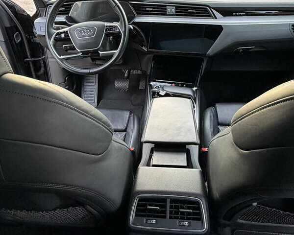 Черный Ауди E-Tron, объемом двигателя 0 л и пробегом 71 тыс. км за 38470 $, фото 26 на Automoto.ua