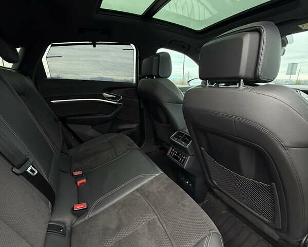 Чорний Ауді E-Tron, об'ємом двигуна 0 л та пробігом 65 тис. км за 41500 $, фото 12 на Automoto.ua