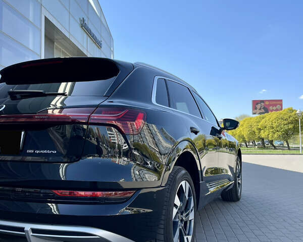 Черный Ауди E-Tron, объемом двигателя 0 л и пробегом 33 тыс. км за 53450 $, фото 7 на Automoto.ua