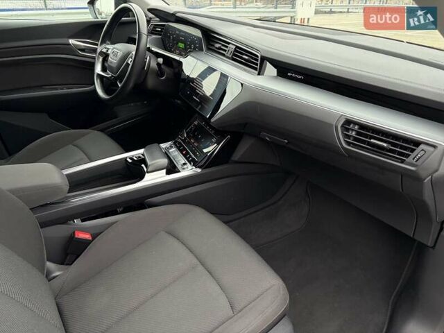 Чорний Ауді E-Tron, об'ємом двигуна 0 л та пробігом 99 тис. км за 29000 $, фото 19 на Automoto.ua