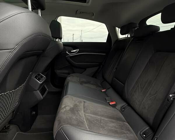 Чорний Ауді E-Tron, об'ємом двигуна 0 л та пробігом 148 тис. км за 31500 $, фото 26 на Automoto.ua