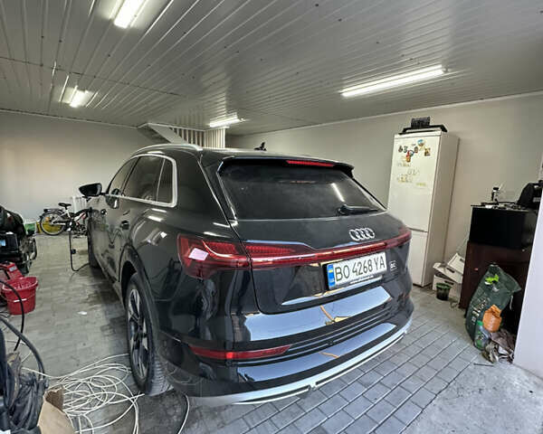 Черный Ауди E-Tron, объемом двигателя 0 л и пробегом 120 тыс. км за 32555 $, фото 56 на Automoto.ua
