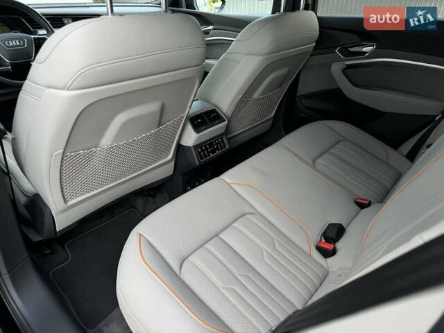 Черный Ауди E-Tron, объемом двигателя 0 л и пробегом 73 тыс. км за 44300 $, фото 21 на Automoto.ua