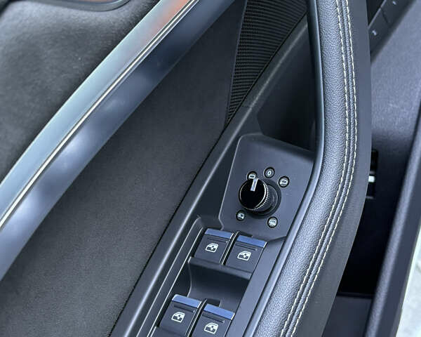 Чорний Ауді E-Tron, об'ємом двигуна 0 л та пробігом 95 тис. км за 36599 $, фото 81 на Automoto.ua