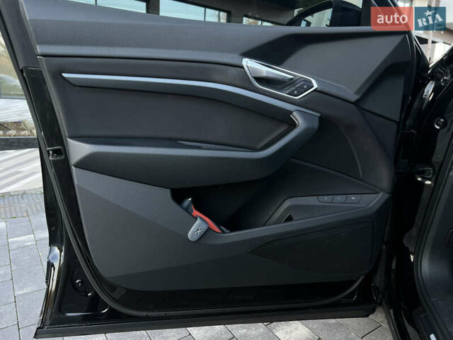Чорний Ауді E-Tron, об'ємом двигуна 0 л та пробігом 187 тис. км за 23300 $, фото 29 на Automoto.ua