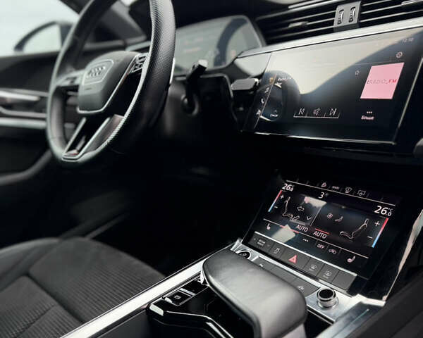 Чорний Ауді E-Tron, об'ємом двигуна 0 л та пробігом 65 тис. км за 41500 $, фото 10 на Automoto.ua