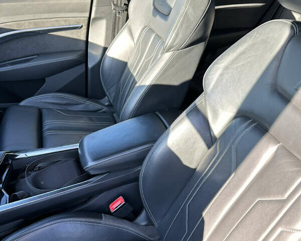 Черный Ауди E-Tron, объемом двигателя 0 л и пробегом 120 тыс. км за 32555 $, фото 29 на Automoto.ua