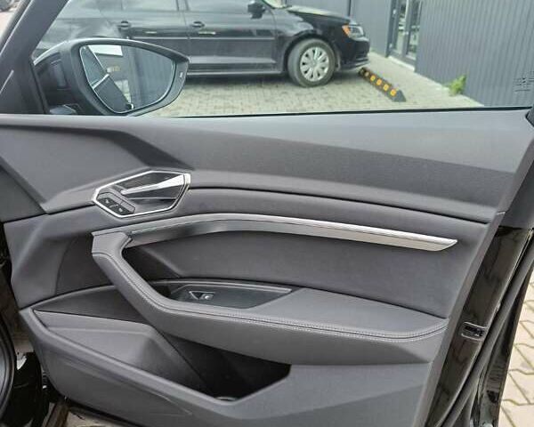 Чорний Ауді E-Tron, об'ємом двигуна 0 л та пробігом 147 тис. км за 29999 $, фото 20 на Automoto.ua