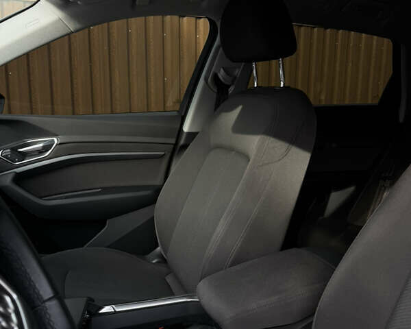 Черный Ауди E-Tron, объемом двигателя 0 л и пробегом 79 тыс. км за 26000 $, фото 28 на Automoto.ua