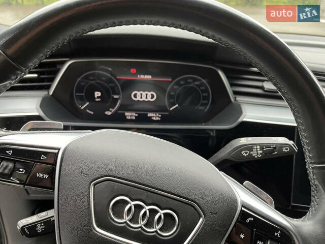 Черный Ауди E-Tron, объемом двигателя 0 л и пробегом 96 тыс. км за 34500 $, фото 8 на Automoto.ua