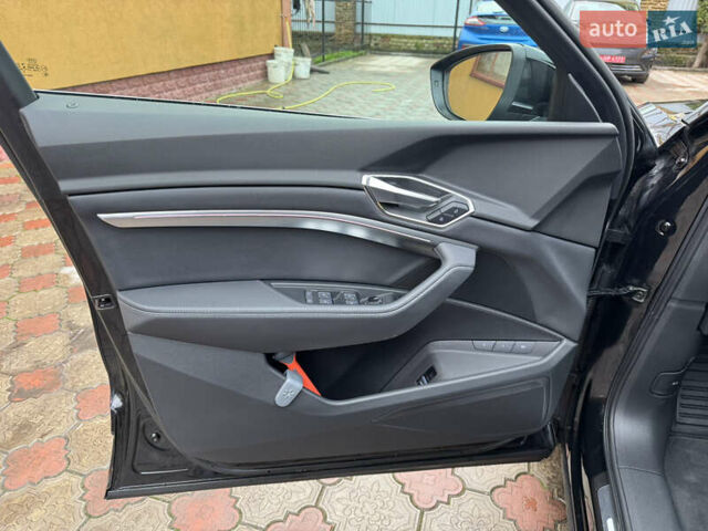 Чорний Ауді E-Tron, об'ємом двигуна 0 л та пробігом 190 тис. км за 24199 $, фото 10 на Automoto.ua