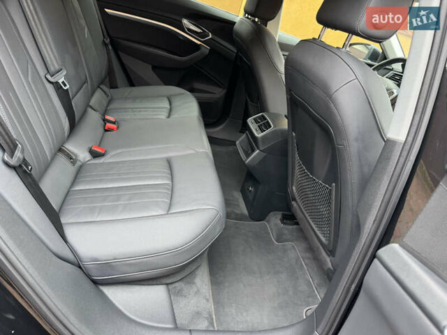 Чорний Ауді E-Tron, об'ємом двигуна 0 л та пробігом 190 тис. км за 24199 $, фото 38 на Automoto.ua