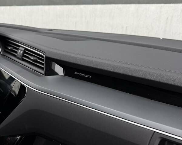 Чорний Ауді E-Tron, об'ємом двигуна 0 л та пробігом 148 тис. км за 31500 $, фото 43 на Automoto.ua