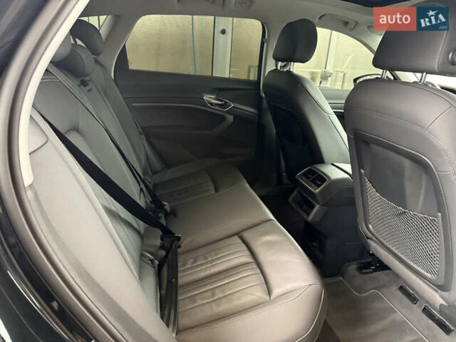 Черный Ауди E-Tron, объемом двигателя 0 л и пробегом 150 тыс. км за 27500 $, фото 25 на Automoto.ua