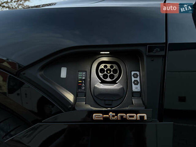 Чорний Ауді E-Tron, об'ємом двигуна 0 л та пробігом 58 тис. км за 41900 $, фото 12 на Automoto.ua