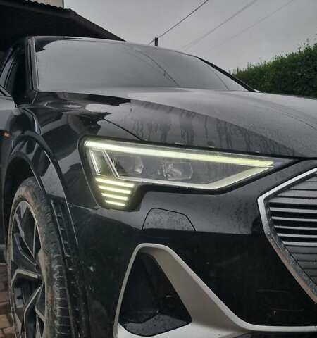 Чорний Ауді E-Tron, об'ємом двигуна 0 л та пробігом 80 тис. км за 40950 $, фото 2 на Automoto.ua