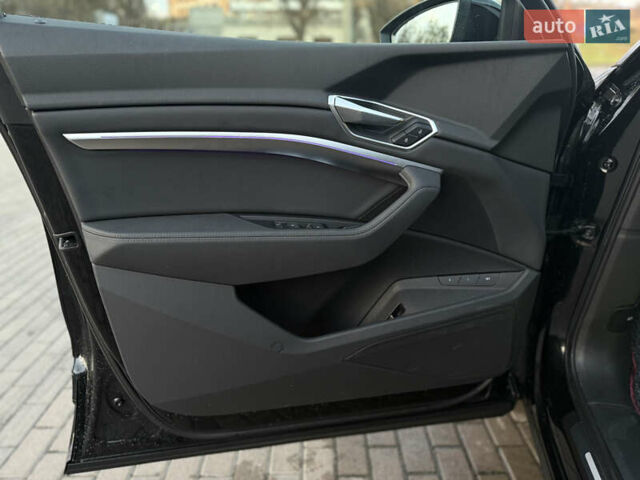 Чорний Ауді E-Tron, об'ємом двигуна 0 л та пробігом 155 тис. км за 28500 $, фото 10 на Automoto.ua