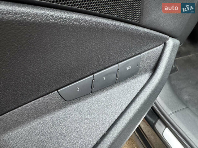 Чорний Ауді E-Tron, об'ємом двигуна 0 л та пробігом 190 тис. км за 24199 $, фото 12 на Automoto.ua