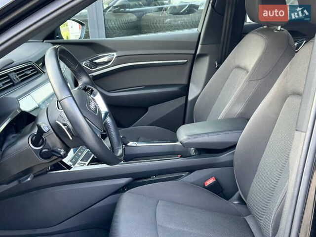 Черный Ауди E-Tron, объемом двигателя 0 л и пробегом 40 тыс. км за 26900 $, фото 25 на Automoto.ua