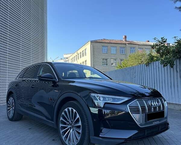 Черный Ауди E-Tron, объемом двигателя 0 л и пробегом 33 тыс. км за 31500 $, фото 13 на Automoto.ua