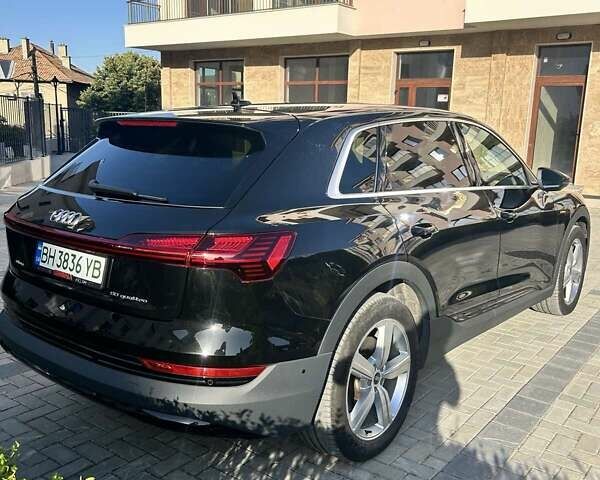Черный Ауди E-Tron, объемом двигателя 0 л и пробегом 30 тыс. км за 41000 $, фото 4 на Automoto.ua