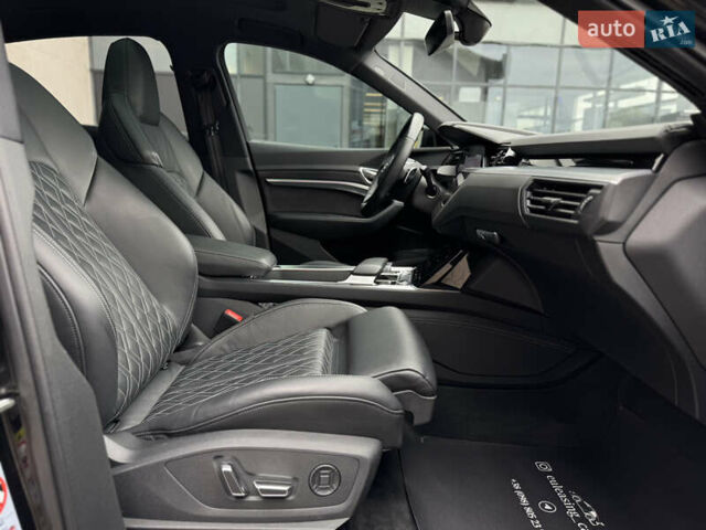 Черный Ауди E-Tron, объемом двигателя 0 л и пробегом 63 тыс. км за 44999 $, фото 26 на Automoto.ua