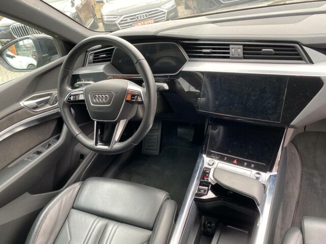 Чорний Ауді E-Tron, об'ємом двигуна 0 л та пробігом 81 тис. км за 36500 $, фото 9 на Automoto.ua