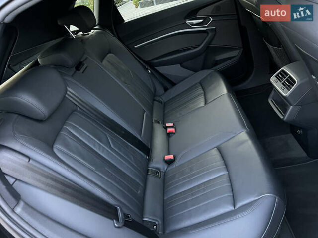 Чорний Ауді E-Tron, об'ємом двигуна 0 л та пробігом 187 тис. км за 23300 $, фото 36 на Automoto.ua