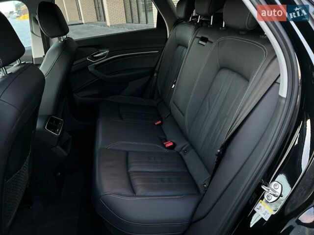 Чорний Ауді E-Tron, об'ємом двигуна 0 л та пробігом 130 тис. км за 27900 $, фото 22 на Automoto.ua