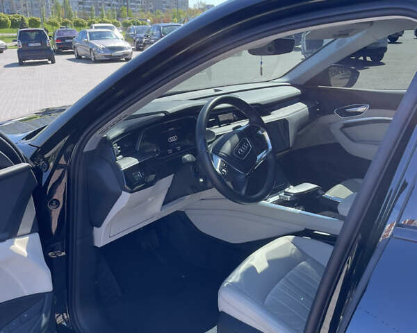 Черный Ауди E-Tron, объемом двигателя 0 л и пробегом 32 тыс. км за 36000 $, фото 2 на Automoto.ua