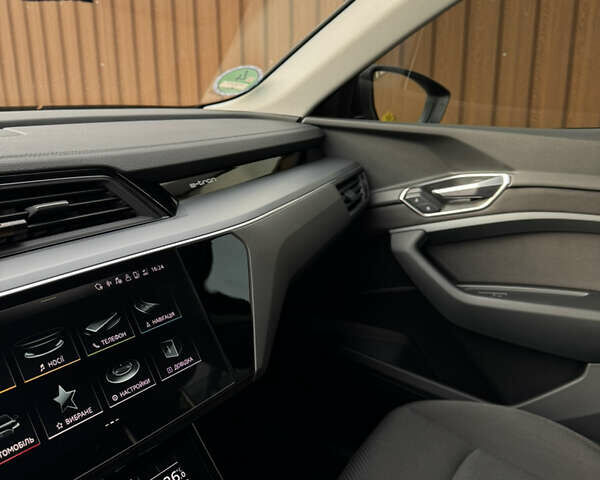 Черный Ауди E-Tron, объемом двигателя 0 л и пробегом 79 тыс. км за 26000 $, фото 27 на Automoto.ua