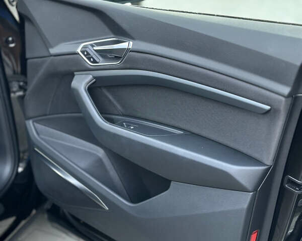 Черный Ауди E-Tron, объемом двигателя 0 л и пробегом 40 тыс. км за 26900 $, фото 31 на Automoto.ua