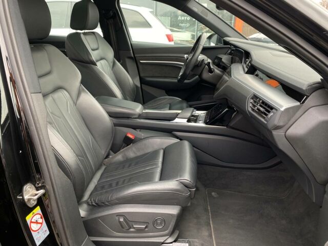 Чорний Ауді E-Tron, об'ємом двигуна 0 л та пробігом 81 тис. км за 36500 $, фото 27 на Automoto.ua