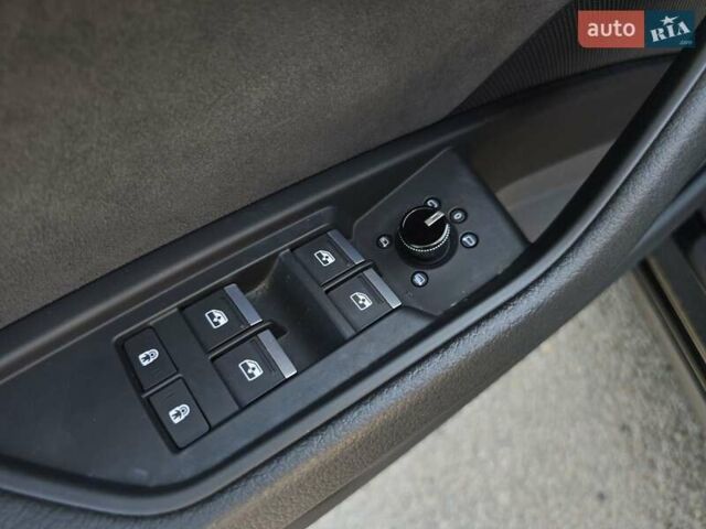 Чорний Ауді E-Tron, об'ємом двигуна 0 л та пробігом 73 тис. км за 37499 $, фото 30 на Automoto.ua