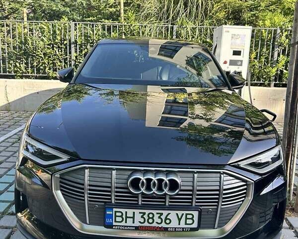 Черный Ауди E-Tron, объемом двигателя 0 л и пробегом 30 тыс. км за 41000 $, фото 5 на Automoto.ua
