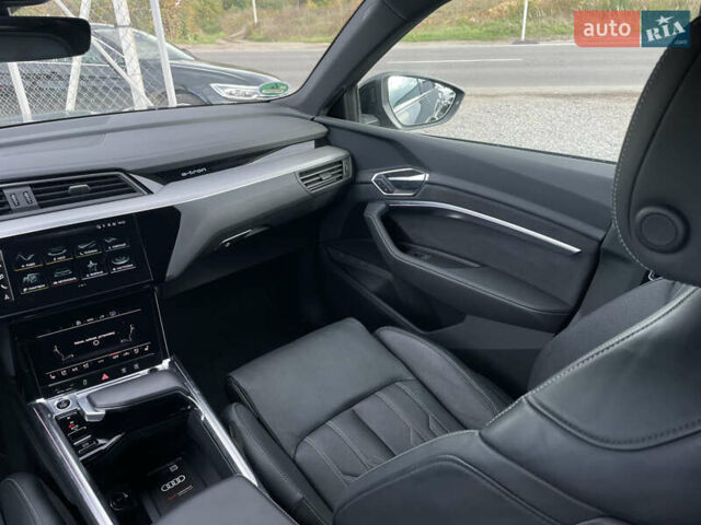 Чорний Ауді E-Tron, об'ємом двигуна 0 л та пробігом 70 тис. км за 39999 $, фото 44 на Automoto.ua