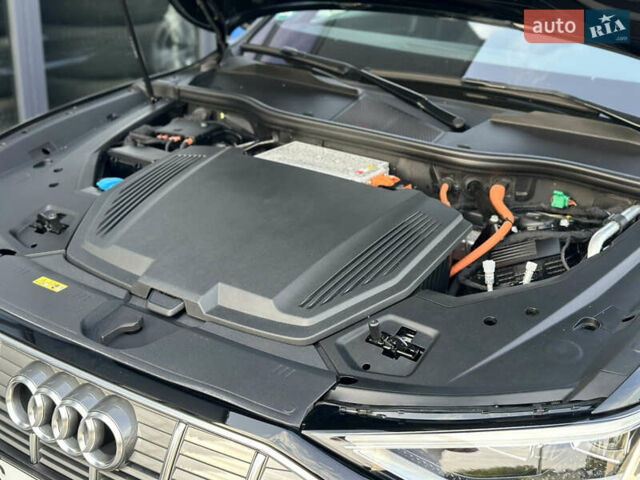 Черный Ауди E-Tron, объемом двигателя 0 л и пробегом 40 тыс. км за 26900 $, фото 39 на Automoto.ua